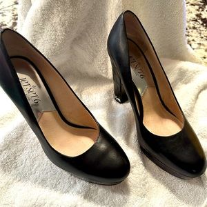 Michael Kors Sabrina Jet Set Pumps